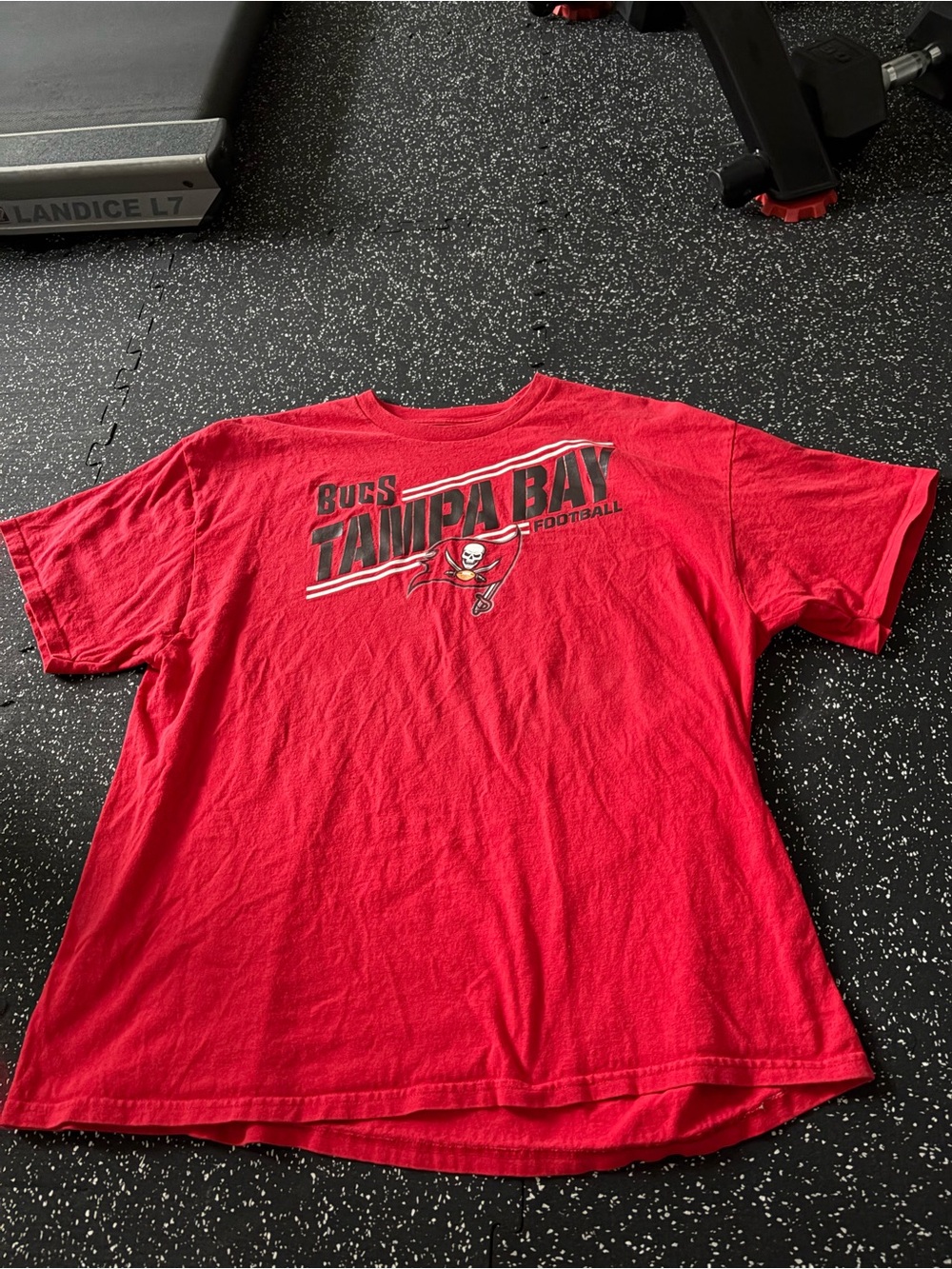 Majestic Red Tampa Bay Buccaneers Graphic Tee - Men's